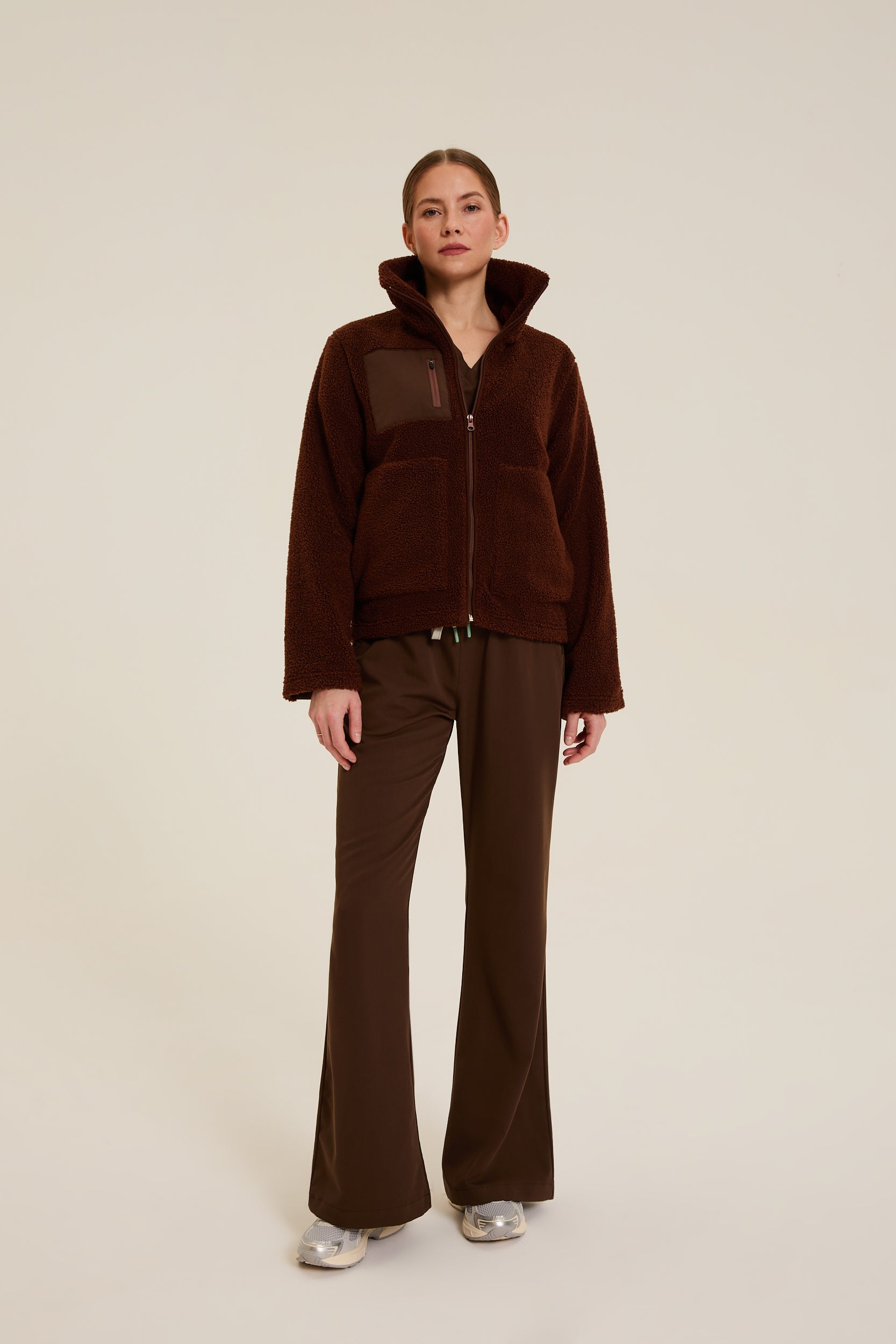 Brown medical fleece – SCOPES
Professional bear-colour medical fleece for healthcare staff
Brown healthcare fleece jacket