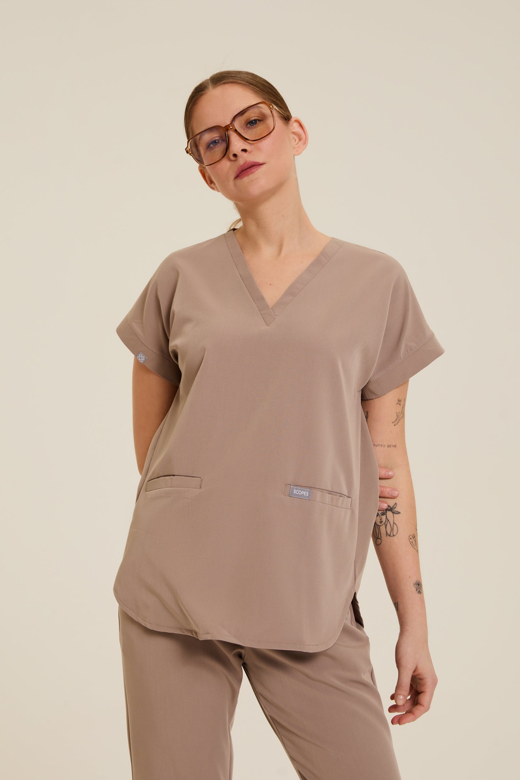 Brown top with relaxed fit
Brown short-sleeve top