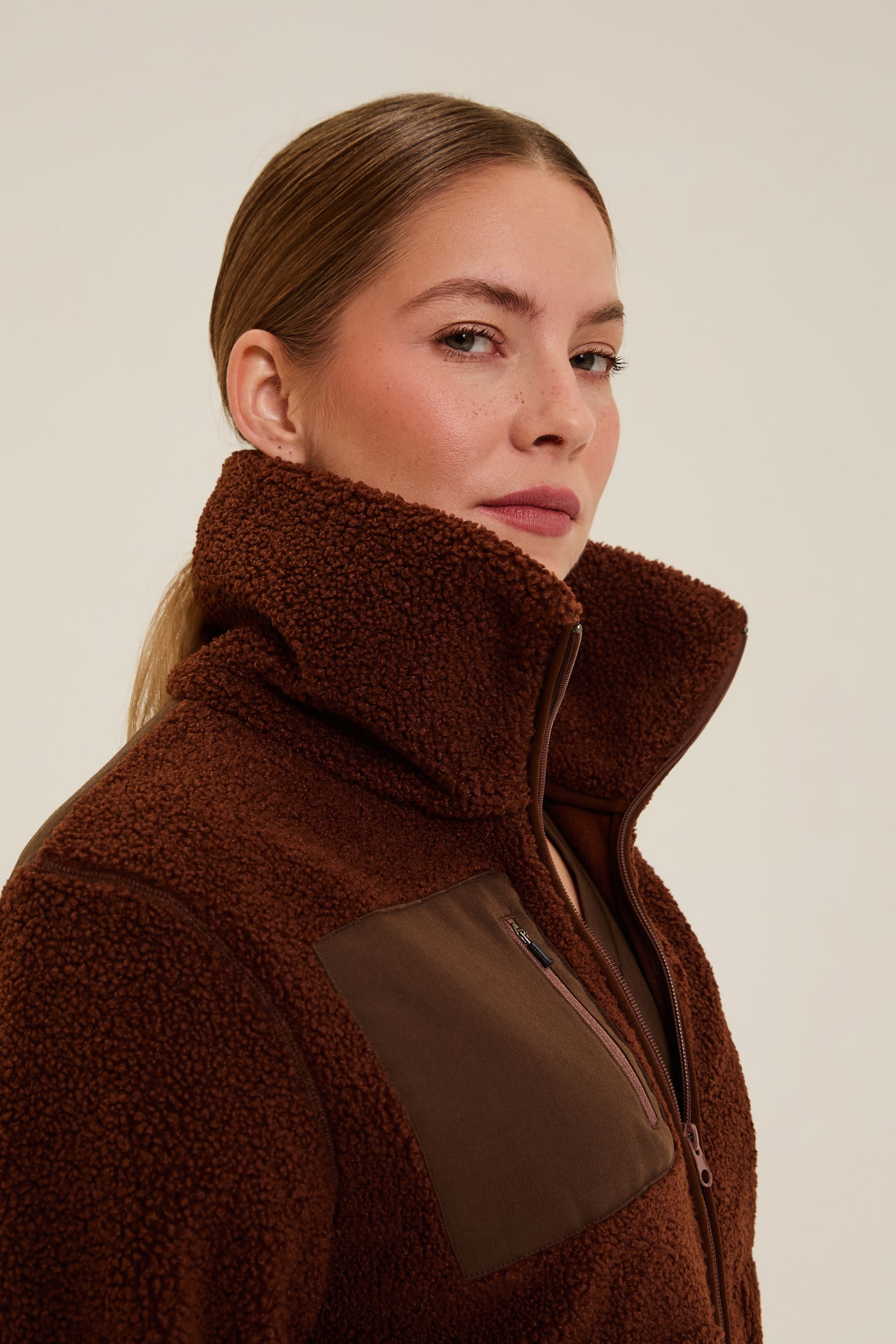 Brown medical fleece for healthcare professionals
Bear-colour medical fleece for hospital and clinic use
Brown medical fleece jacket for doctors and nurses