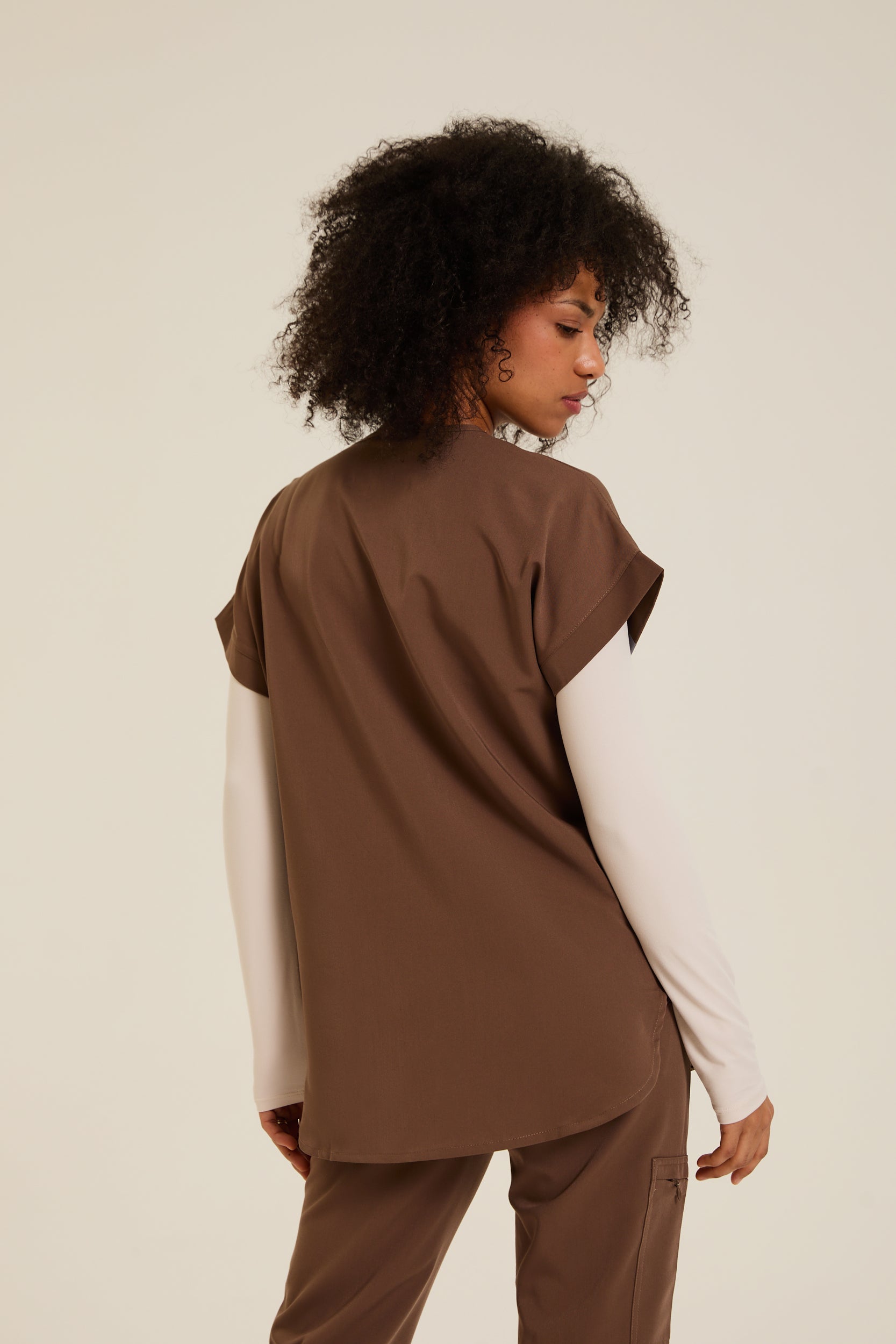Brown medcial  top with relaxed fit
Brown medical short-sleeve top