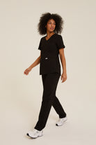 Women wearing black medical scrubs

Black scrubs for women

Women’s black healthcare scrubs